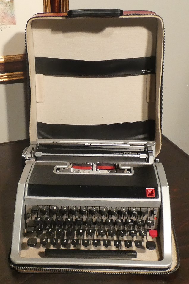 Macchina da Scrivere vintage Olivetti lettera DL, design by Ettore  Sottsass, Italia 1965